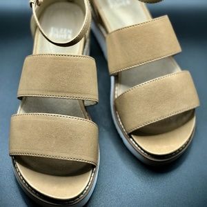 EILEEN FISHER Keno Platform Sandal